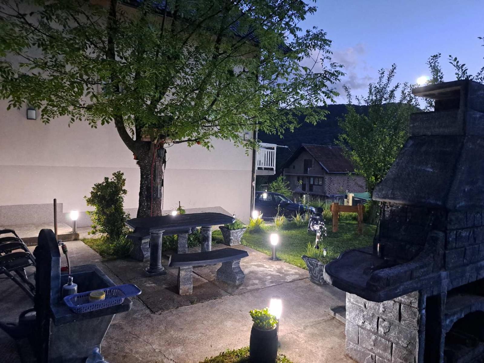 House Apartment Azra ซาราเยโว ภายนอก รูปภาพ
